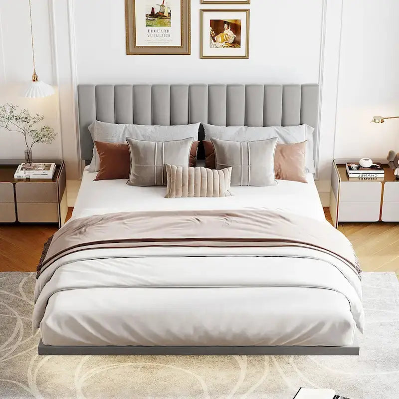 Lit plateforme queen en velours gris avec capteur de lumière LED et tête de lit capitonnée