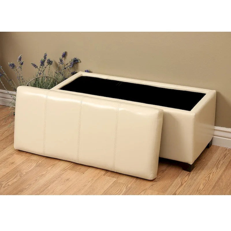 Banc de rangement capitonné en similicuir ivoire avec pieds en bois de chêne foncé