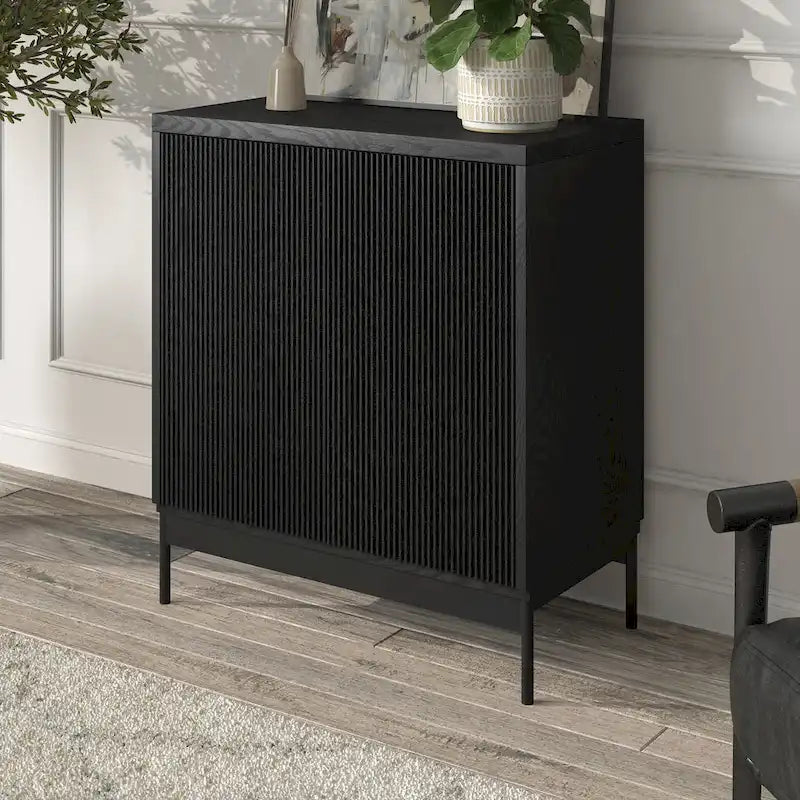 Meuble d'appoint rectangulaire avec portes texturées et pieds en métal blanc