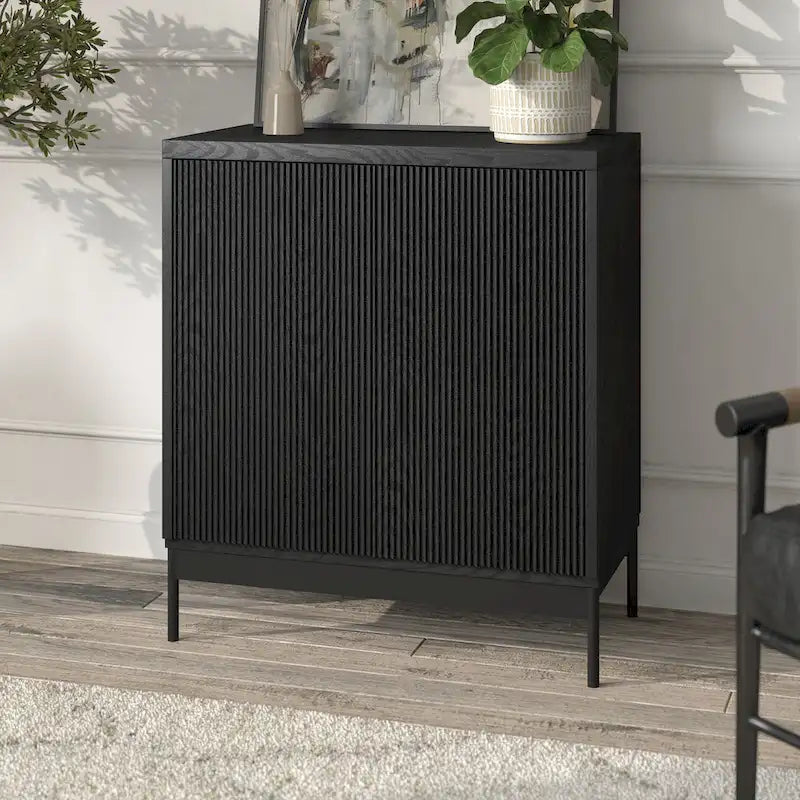 Meuble d'appoint rectangulaire avec portes texturées et pieds en métal blanc