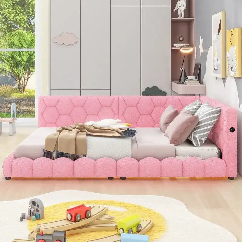 Lit plate-forme capitonné pleine grandeur en tissu Teddy avec lumières LED et ports USB, blanc/rose
