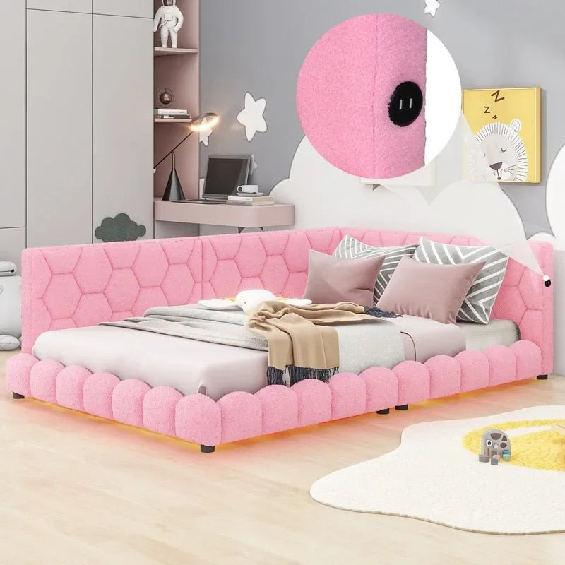 Lit plate-forme capitonné pleine grandeur en tissu Teddy avec lumières LED et ports USB, blanc/rose