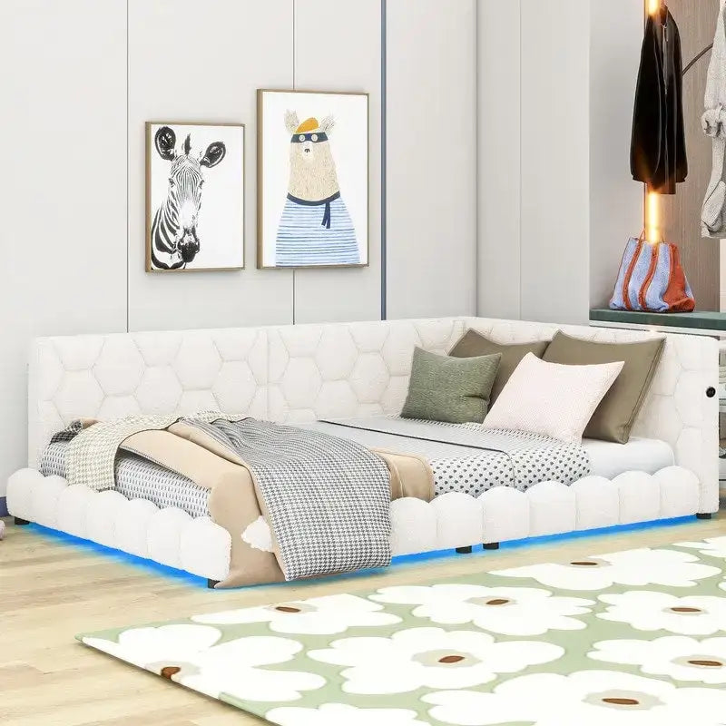 Lit plate-forme capitonné pleine grandeur en tissu Teddy avec lumières LED et ports USB, blanc/rose
