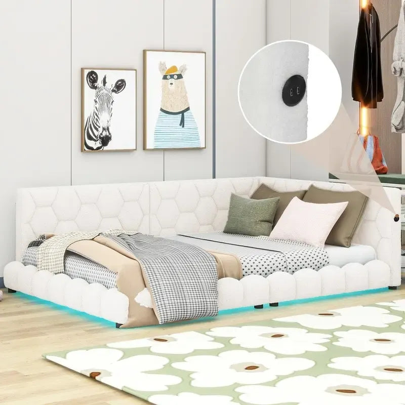 Lit plate-forme capitonné pleine grandeur en tissu Teddy avec lumières LED et ports USB, blanc/rose