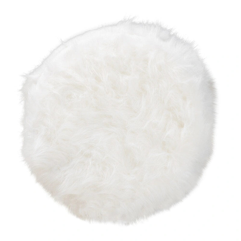 Pouf rond tapissé de fausse fourrure blanche avec base géométrique en fer argenté