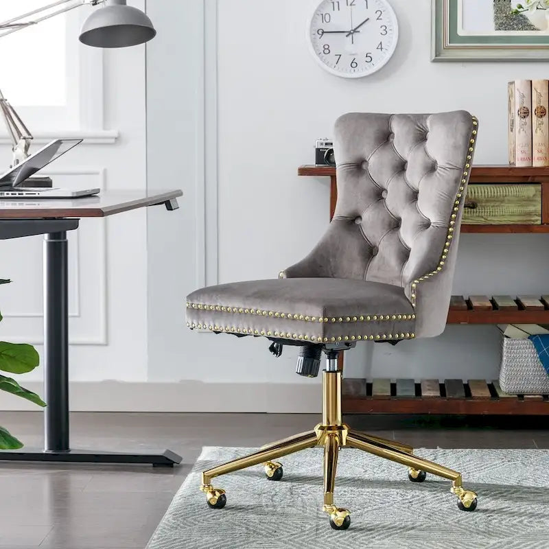 Chaise de bureau pivotante en velours capitonné avec hauteur réglable et base dorée